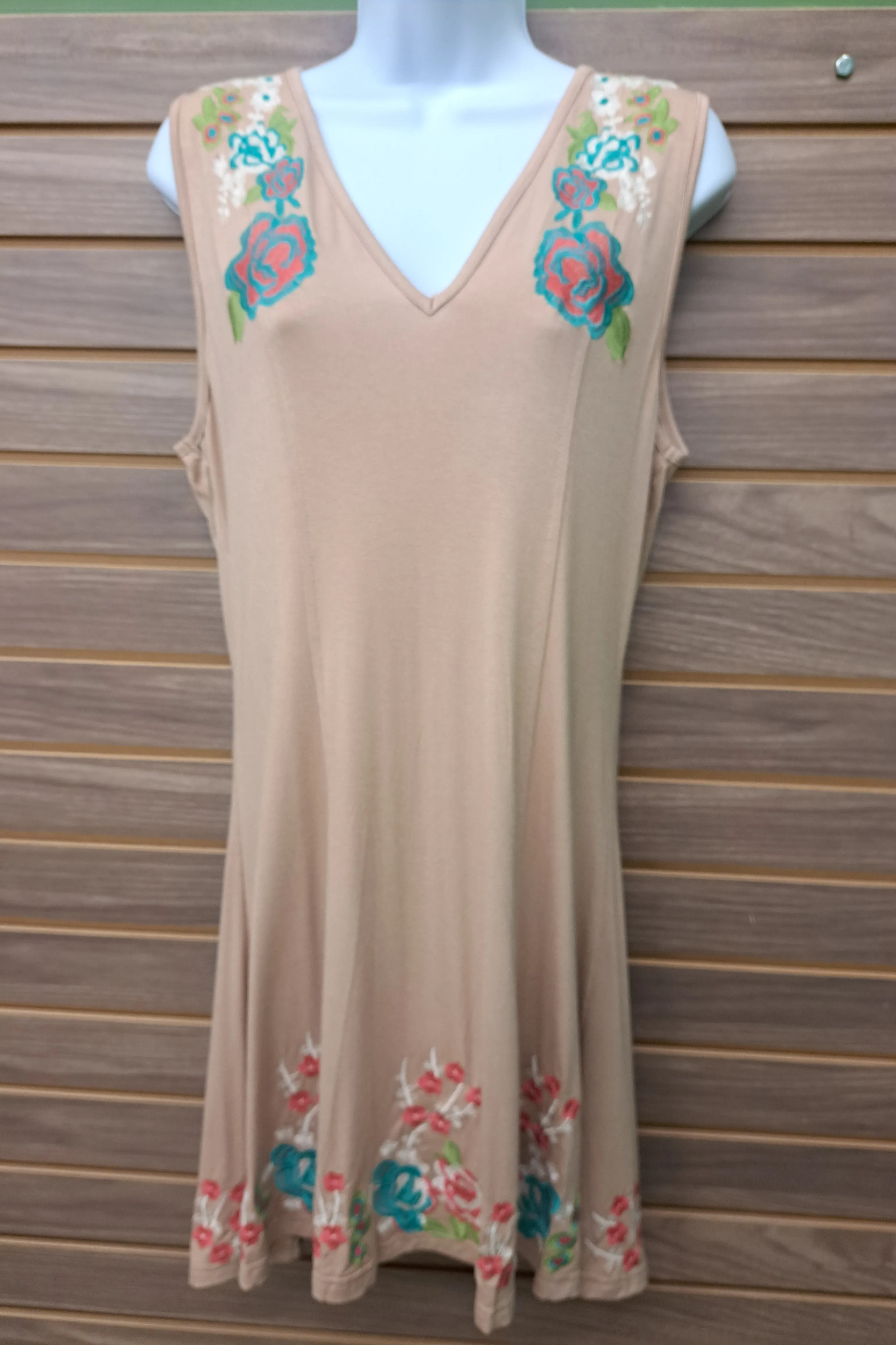 EmbroideRed sleeveless dress